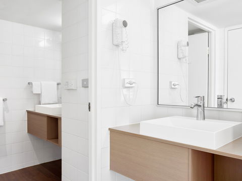 Ibis Hotel - Accommodation Gold Coast 7