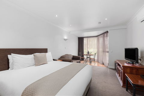 Commodore On The Park - Accommodation Gold Coast 1
