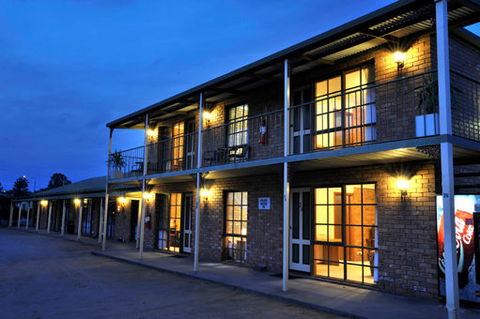 Statesman Motor Inn - 1 Gold Coast 0