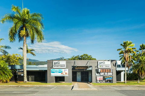 Nightcap at Edge Hill Tavern - Accommodation Gold Coast 0