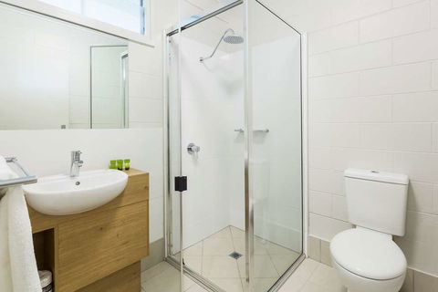 Nightcap at Edge Hill Tavern - Accommodation Gold Coast 1