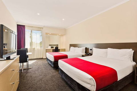 Quality Hotel Manor - Accommodation Gold Coast 2
