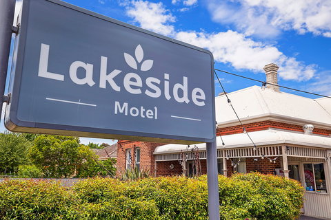 Hamilton Lakeside Motel - 1 Gold Coast 2