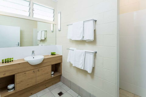 Nightcap at Edge Hill Tavern - Accommodation Gold Coast 2