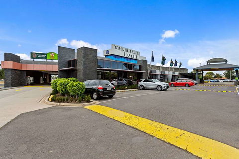 Quality Inn Taylors Lakes Motel - Accommodation Gold Coast 2