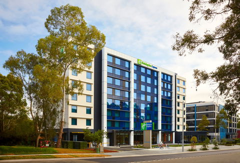 Holiday Inn Express Sydney Macquarie Pk - Gold Coast 4U 2