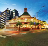 Oaks Grand Gladstone - 1 Gold Coast