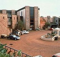 Desert Cave Hotel - Gold Coast 4U