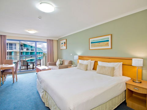 Oaks Waterfront Resort - Gold Coast 4U 2