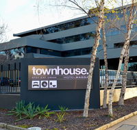 Townhouse Hotel Wagga - Gold Coast 4U