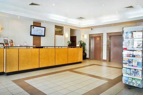 Madison Plaza Townsville - Gold Coast 4U 4
