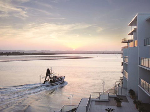 Ramada Hotel & Suites Ballina - Gold Coast 4U 1