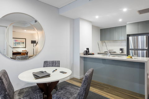 Meriton Serviced Apartments North Sydney - Gold Coast 4U 5