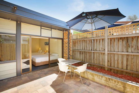 Nightcap At High Flyer Hotel - Gold Coast 4U 8