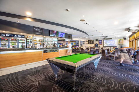 Nightcap At High Flyer Hotel - Gold Coast 4U 14