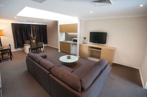 Ramada Hotel & Suites Sydney Cabramatta - Accommodation Gold Coast 8