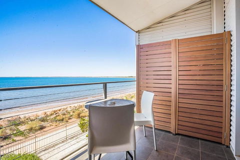 Onslow Beach Resort - Gold Coast 4U 13