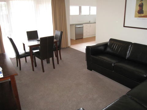 Forrest Hotel & Apartments - Gold Coast 4U 3