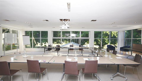 Forrest Hotel & Apartments - Gold Coast 4U 4
