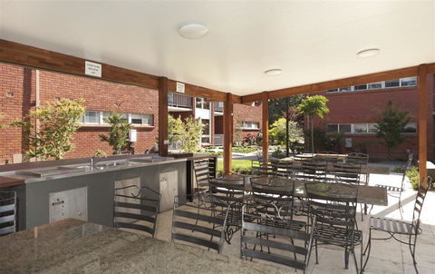Forrest Hotel & Apartments - Gold Coast 4U 8