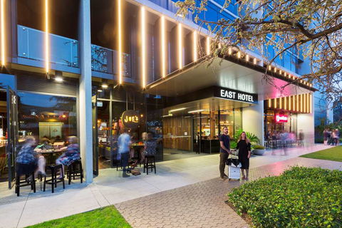 East Hotel - Accommodation Gold Coast 1