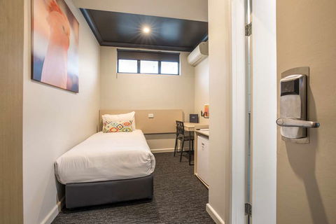 Nightcap At Chester Hill Hotel - Gold Coast 4U 6