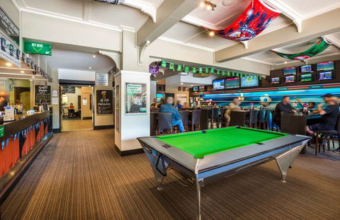 Nightcap At Regents Park Hotel - Gold Coast 4U 7