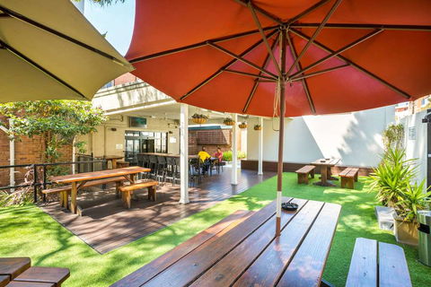 Nightcap At Regents Park Hotel - Gold Coast 4U 9