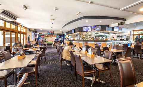 Nightcap At High Flyer Hotel - Gold Coast 4U 15