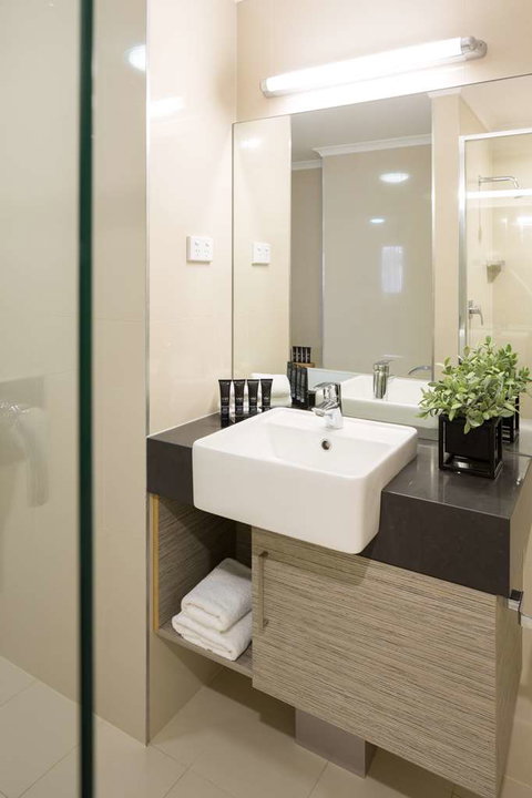 H on Smith Hotel - 1 Gold Coast 7