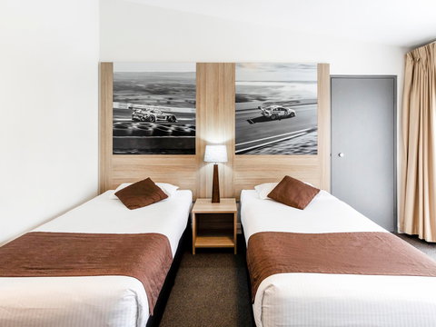 Mantra Bathurst - 1 Gold Coast 11