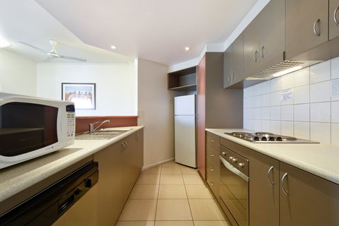 Metro Advance Apartments & Hotel - Gold Coast 4U 4