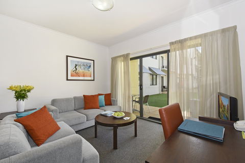 Metro Advance Apartments & Hotel - Gold Coast 4U 5