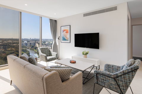 Meriton Suites George St - Gold Coast 4U 4