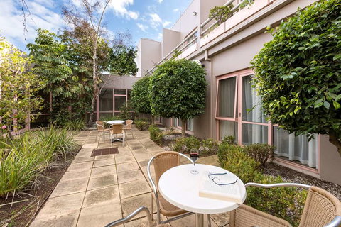 Kimberley Gardens Hotel, Serviced Apts - Accommodation Gold Coast 0