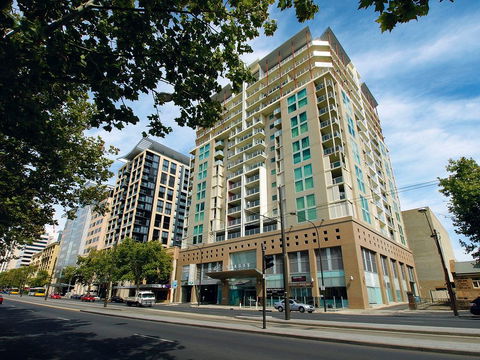 Oaks Embassy - Accommodation Gold Coast 0