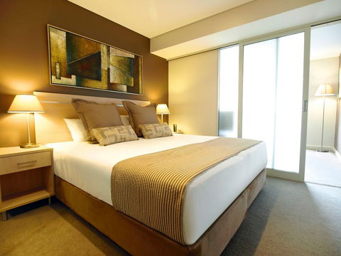 Oaks Embassy - Accommodation Gold Coast 2