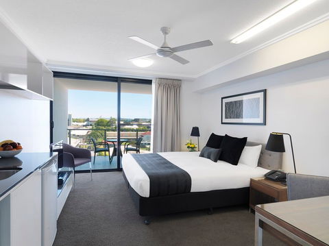 Oaks Carlyle - Accommodation Gold Coast 2
