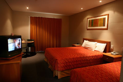 Outback Hotel & Lodge - Accommodation Gold Coast 2