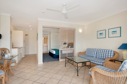 Macrossan House Boutique Holidays Apts - 1 Gold Coast 2