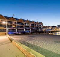 Dolphin Quay Apartment Hotel - 1 Gold Coast
