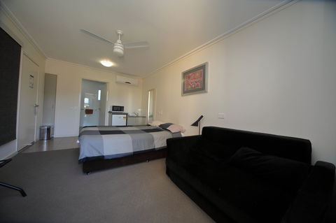 Black Rock Inn - Gold Coast 4U 2