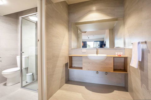 Nightcap at Manhattan Hotel - Accommodation Gold Coast 0