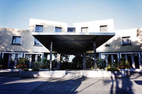 Golden Pebble Hotel - Accommodation Gold Coast 0