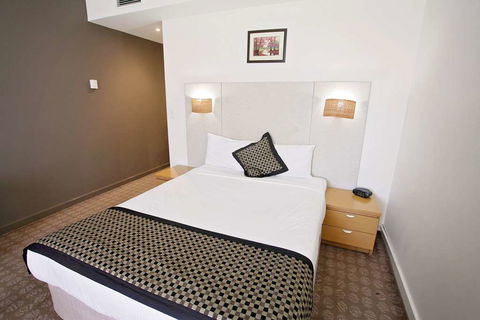 Golden Pebble Hotel - Accommodation Gold Coast 2