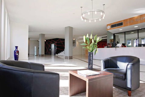 Golden Pebble Hotel - Accommodation Gold Coast 9