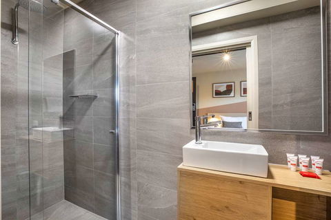 Nightcap at Manhattan Hotel - Accommodation Gold Coast 13