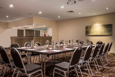 Crowne Plaza Canberra - Gold Coast 4U 10