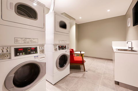 Holiday Inn Express Newcastle - Accommodation Gold Coast 16