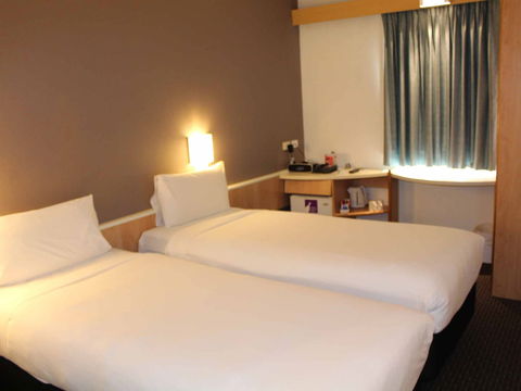 Ibis Newcastle - Gold Coast 4U 5